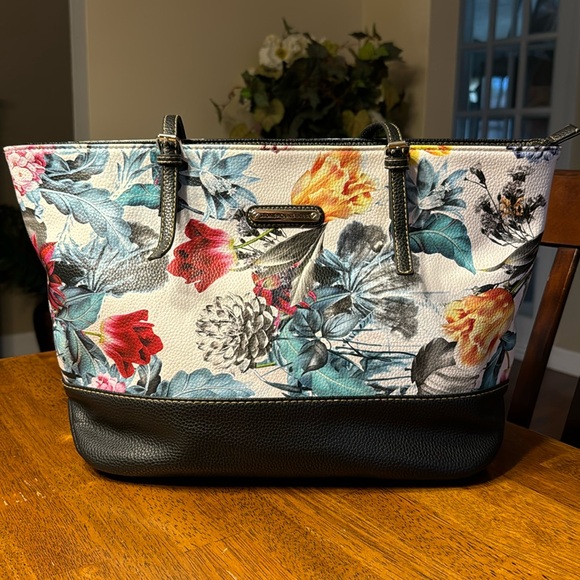 Stone Mountain Handbags - NWOT  leather tote/shoulder bag.